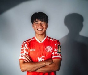 登陆德甲！官方：23岁日本中场川崎飒太租借美因茨，有买断条款
