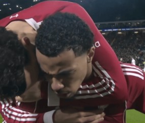 补时破门！英超神剧情：利物浦惨遭绝平，斯洛特气炸了